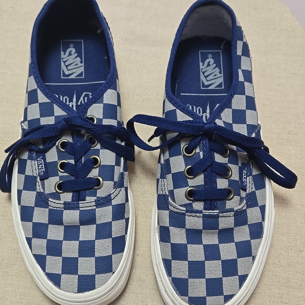 Vans Harry Potter ,raven claw lace up sneakers size7 womens 5.5 mens.